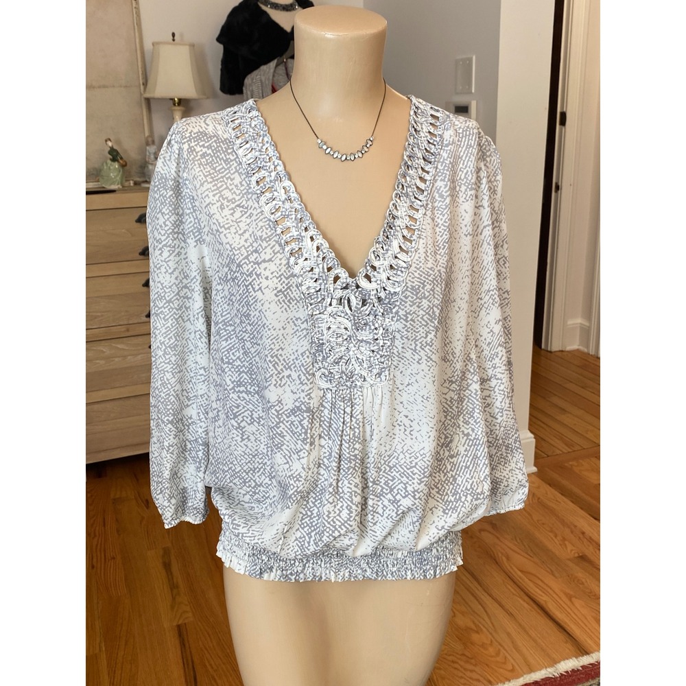 Daniel Rainn Womens Gray White Abstract Print Smocked Hem V-Neck Blouse L 10794
